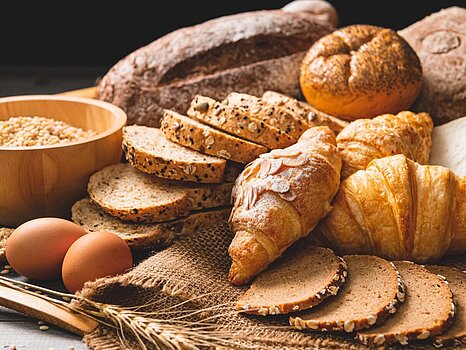 хліб, паска, яйце